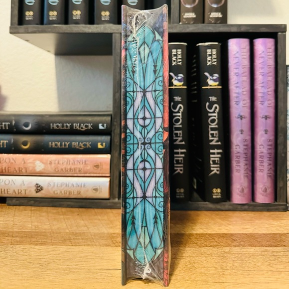 Illumicrate Exclusive Signed Edition To Cage A God by Elizabeth May - Picture 3 of 8